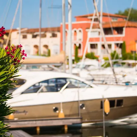 Exceptional Renovated In Port Apartment